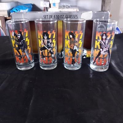 SET OF FOUR KISS DRINKING GLASSES