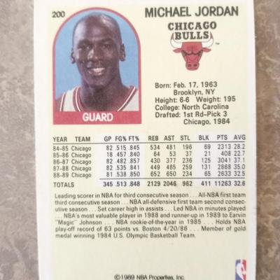 BASKETBALL TRADING CARDS INCLUDING MICHAEL JORDAN