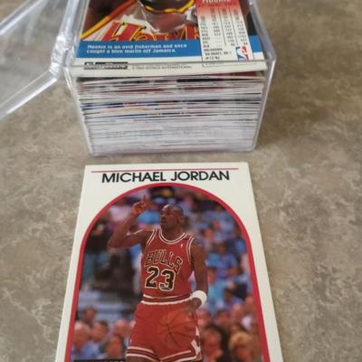 BASKETBALL TRADING CARDS INCLUDING MICHAEL JORDAN