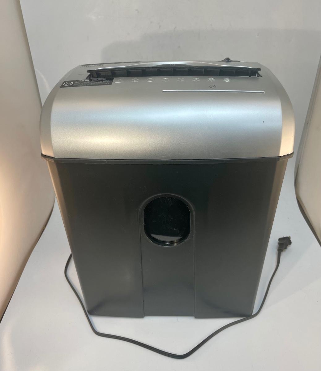 Amazon Basics Paper Shredder