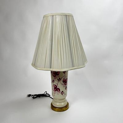 1513 Vintage Porcelain White/Purple Floral Lamp