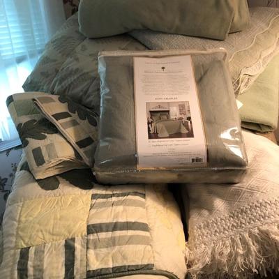 Huge Lot: Queen Bedding/Blankets/Pacific Coast Feather Co. Down Comforter - Lot 257