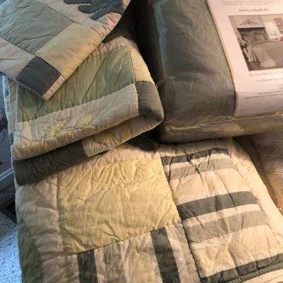 Huge Lot: Queen Bedding/Blankets/Pacific Coast Feather Co. Down Comforter - Lot 257