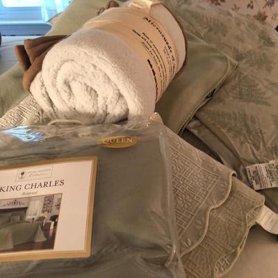 Huge Lot: Queen Bedding/Blankets/Pacific Coast Feather Co. Down Comforter - Lot 257