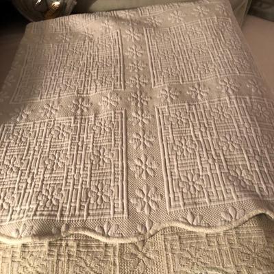 Huge Lot: Queen Bedding/Blankets/Pacific Coast Feather Co. Down Comforter - Lot 257