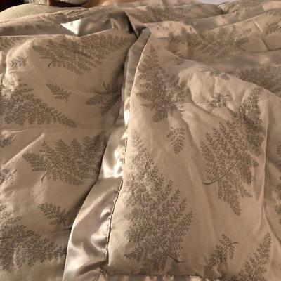 Huge Lot: Queen Bedding/Blankets/Pacific Coast Feather Co. Down Comforter - Lot 257
