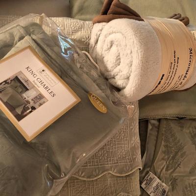 Huge Lot: Queen Bedding/Blankets/Pacific Coast Feather Co. Down Comforter - Lot 257