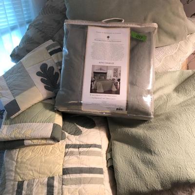 Huge Lot: Queen Bedding/Blankets/Pacific Coast Feather Co. Down Comforter - Lot 257