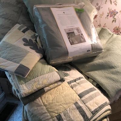 Huge Lot: Queen Bedding/Blankets/Pacific Coast Feather Co. Down Comforter - Lot 257