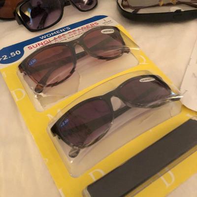 Eyeglasses & Cases - Lot 271