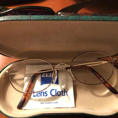 Eyeglasses & Cases - Lot 271