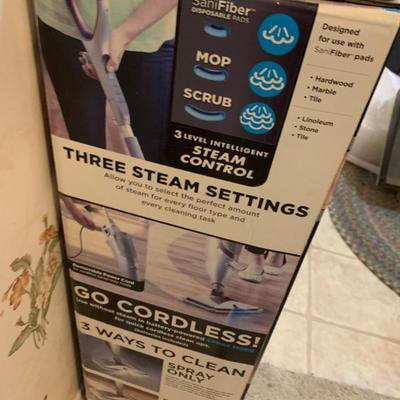 New In Box SHARK STEAMER / MOP