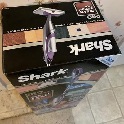 New In Box SHARK STEAMER / MOP