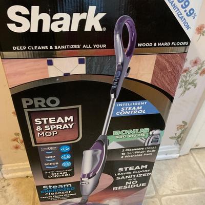 New In Box SHARK STEAMER / MOP