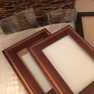 Large basket full of picture frames -Lot 273