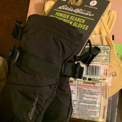 Large Lot - Ladies Size Small Winter & Work Gloves - Some New