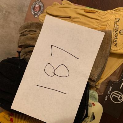 Large Lot - Ladies Size Small Winter & Work Gloves - Some New