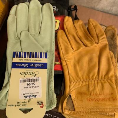 Large Lot - Ladies Size Small Winter & Work Gloves - Some New