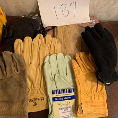 Large Lot - Ladies Size Small Winter & Work Gloves - Some New