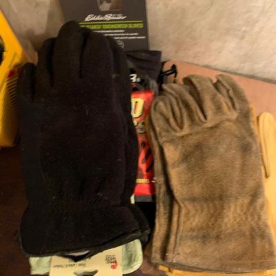 Large Lot - Ladies Size Small Winter & Work Gloves - Some New