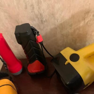 Large FLASHLIGHT Lot - 186