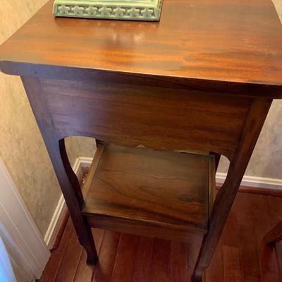 Hall Table w/ Hideaway Shelf & Lamp