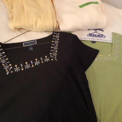 Ladies Tops Large: Lands Ends & Karen Scott -Lot 276