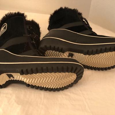 Womenâ€™s L.L. Bean Wellie & Sorel Boots (Sz 9M & 9.5) -Lot 277