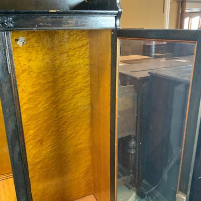 Lot 229 | 3-Door Oak Bookcase