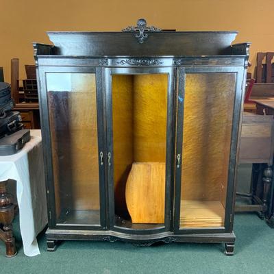 Lot 229 | 3-Door Oak Bookcase