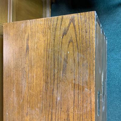Lot 250 | 3-Drawer Bernhardt Oak Chest