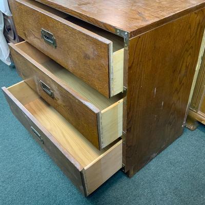 Lot 250 | 3-Drawer Bernhardt Oak Chest