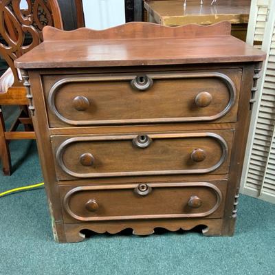 Lot 253 | Small 3-Drawer Chest