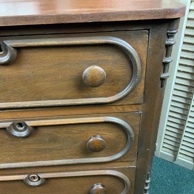 Lot 253 | Small 3-Drawer Chest