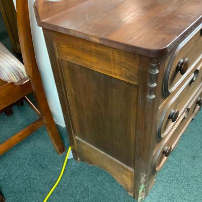 Lot 253 | Small 3-Drawer Chest