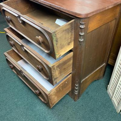 Lot 253 | Small 3-Drawer Chest