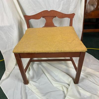 Lot 255 | Vintage Vanity Chair