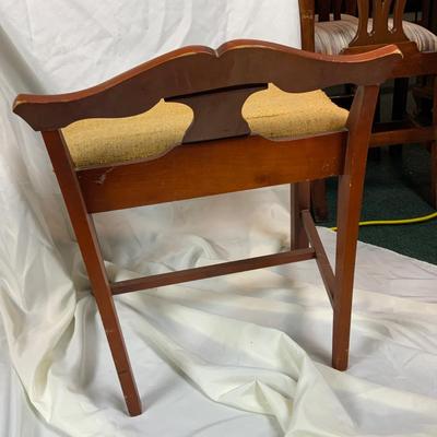 Lot 255 | Vintage Vanity Chair