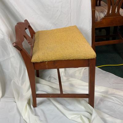 Lot 255 | Vintage Vanity Chair