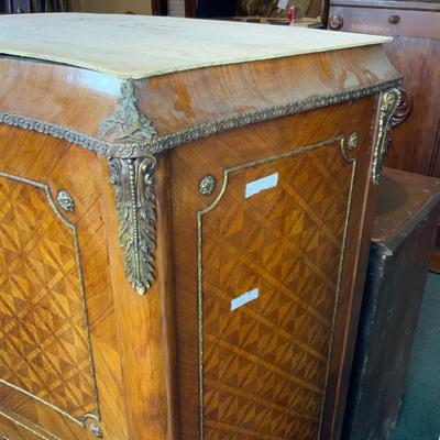 Lot 271 | Cocktail Cabinet