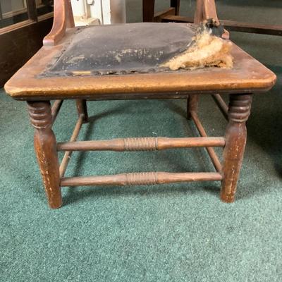 Lot 274 | Short-Legged Chair