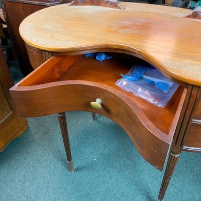 Lot 280 | Mahogany Kidney Dressing Table