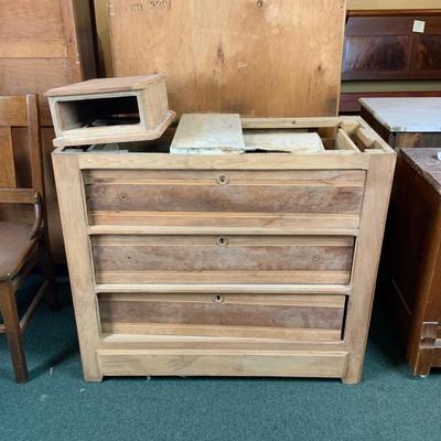 Lot 292 | Stripped-Down 3-Drawer Chest