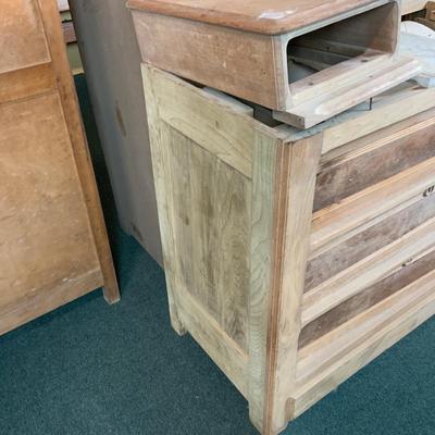 Lot 292 | Stripped-Down 3-Drawer Chest