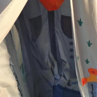 Knights hanging play tent