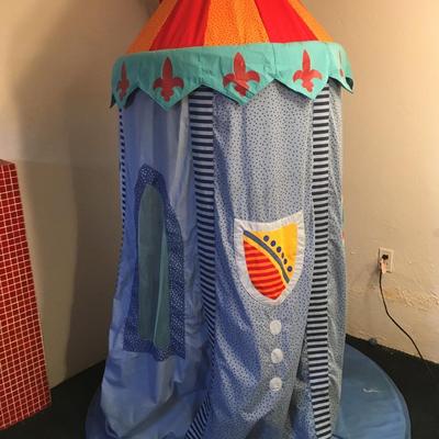 Knights hanging play tent
