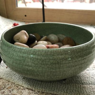 Plants-Pots-Stands-Stones Lot 284