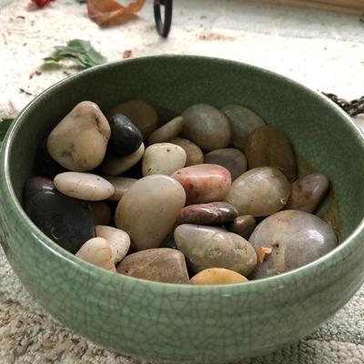 Plants-Pots-Stands-Stones Lot 284