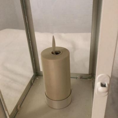Home Decor Lantern with Remotes -Lot 292