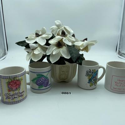 4 coffee mugs/ flower arrangement